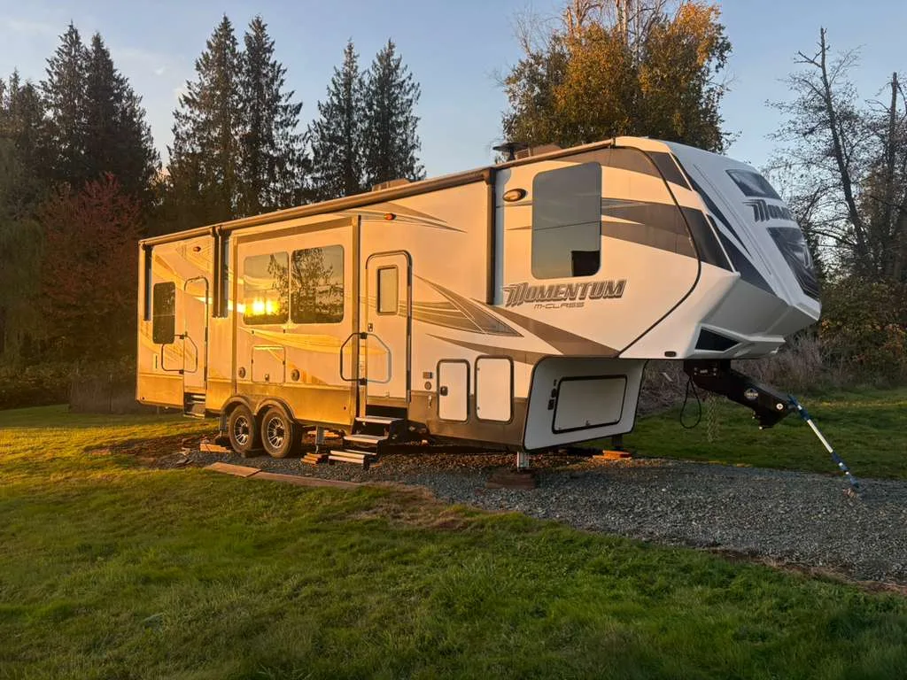 RV leveling & jack systems service by Apex RV Repair in Florida